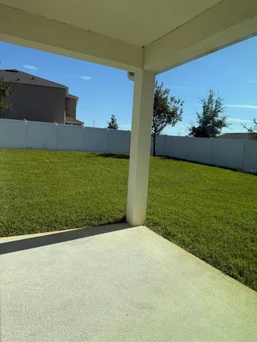 a view of a big room with a big yard