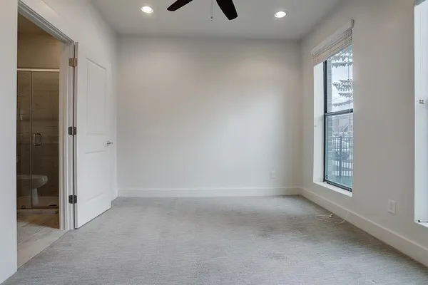 $2,900 | 2114 Sabine Street, Houston, TX 77007