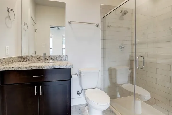 $2,900 | 2114 Sabine Street, Houston, TX 77007