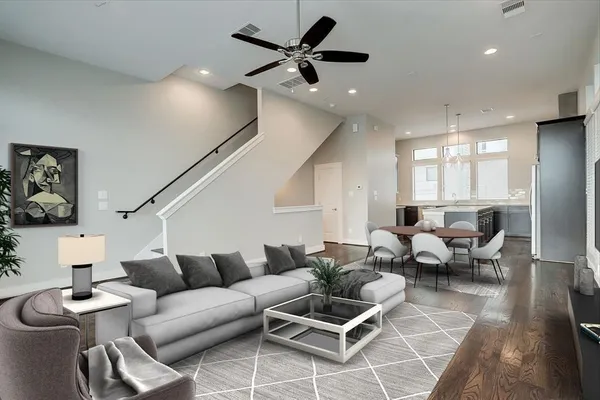 $2,900 | 2114 Sabine Street, Houston, TX 77007