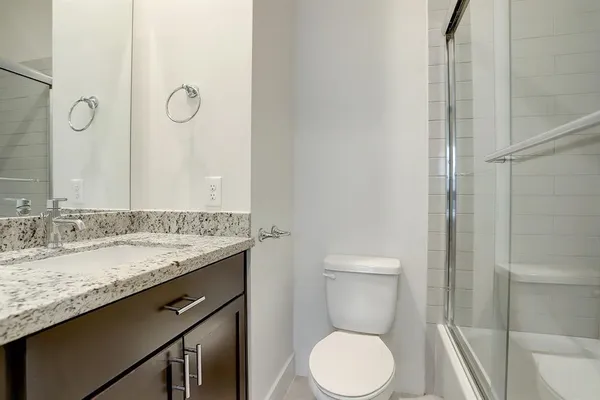 $2,900 | 2114 Sabine Street, Houston, TX 77007