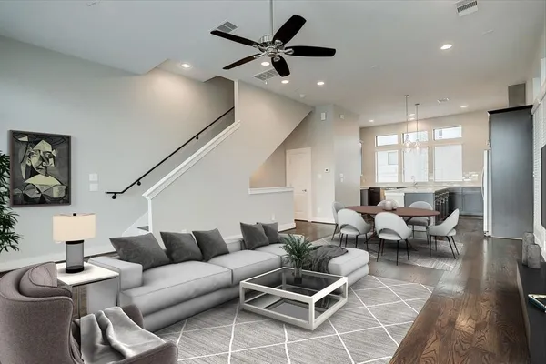 $2,900 | 2114 Sabine Street, Houston, TX 77007