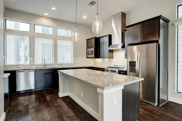 $2,900 | 2114 Sabine Street, Houston, TX 77007