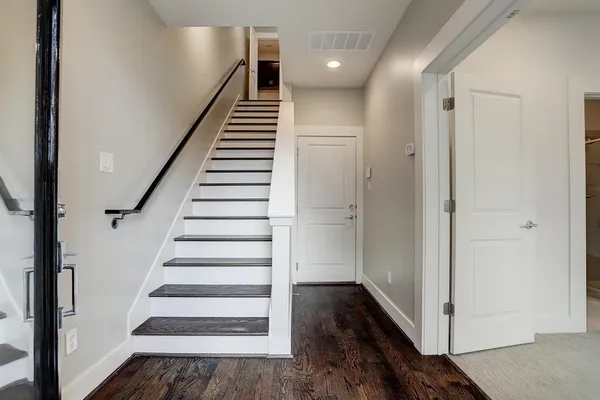 $2,900 | 2114 Sabine Street, Houston, TX 77007