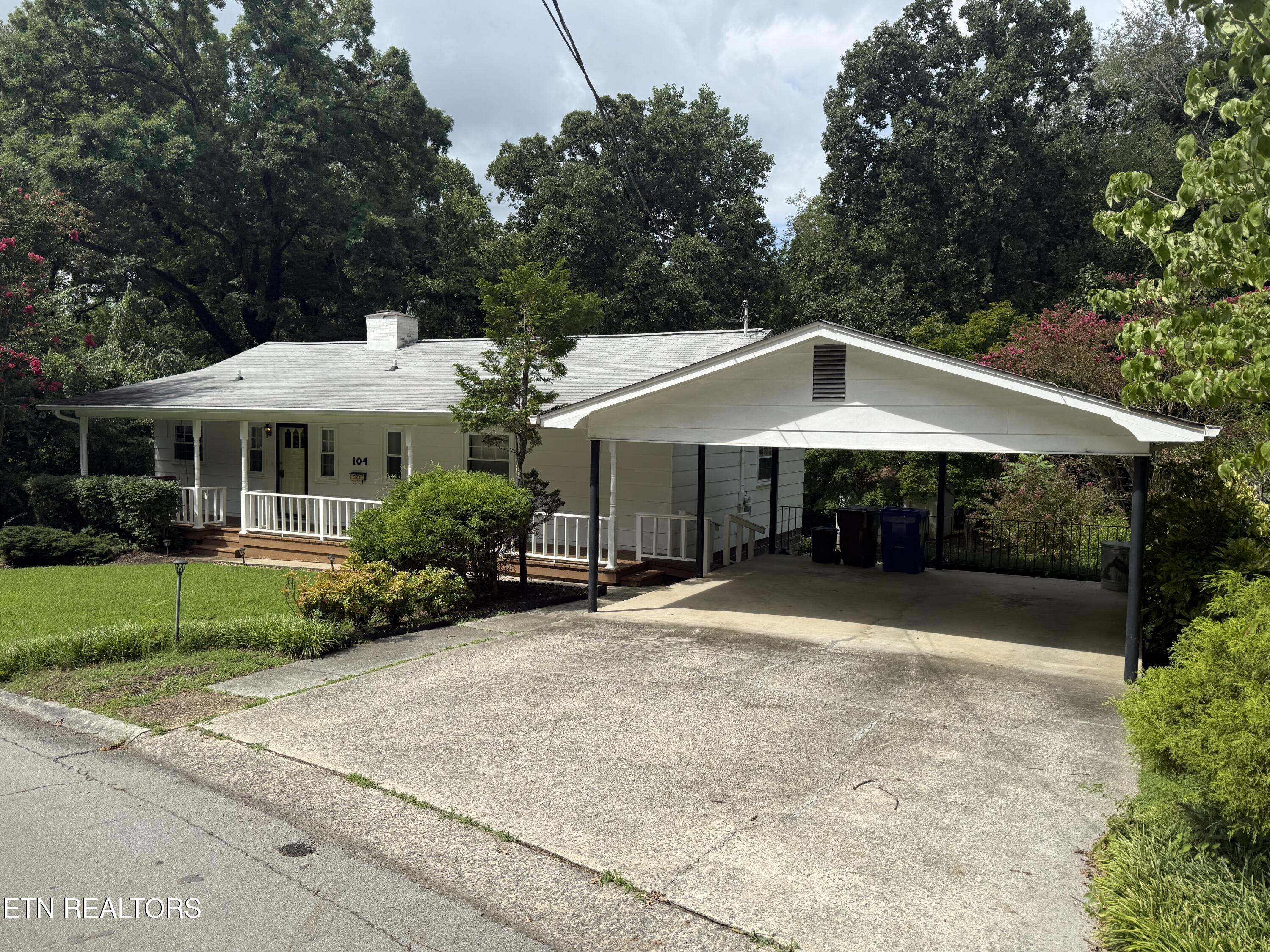 104 Pleasant Road Oak Ridge, TN 37830 - Photo 2 of 22 IMG_9099