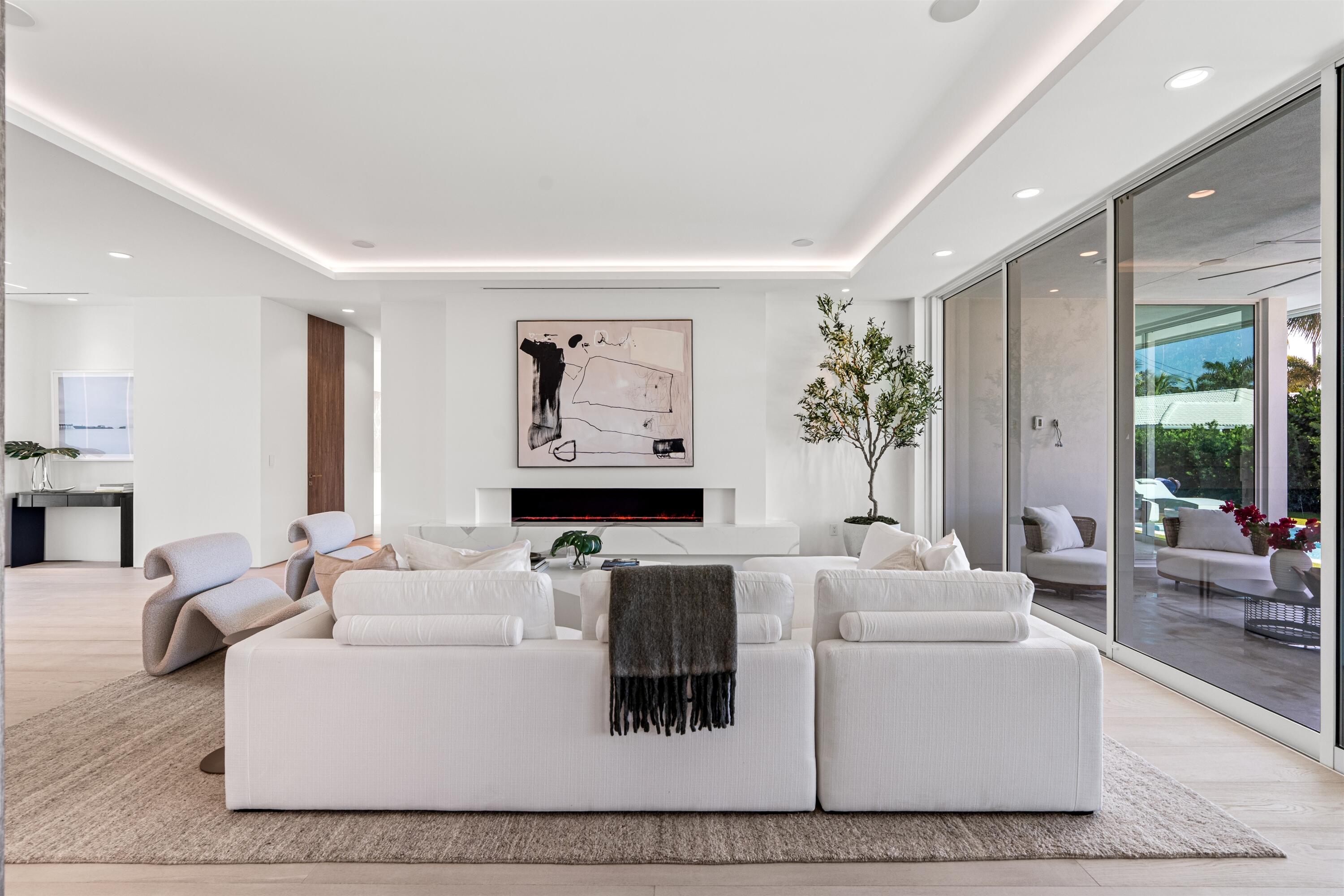 610 Juneberry Court Boca Raton, FL 33486 - Photo 20 of 45 LIVING_ROOM_STRAIGHT
