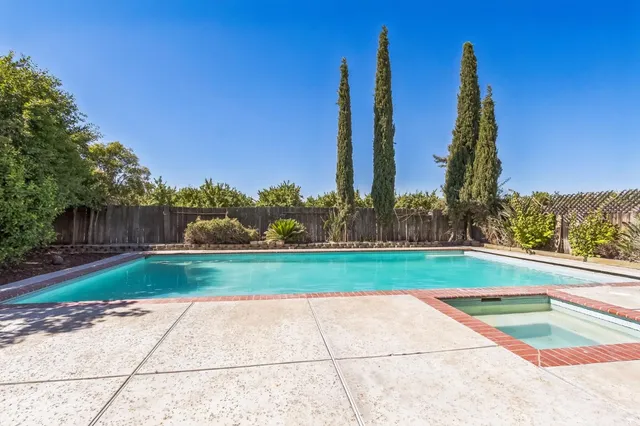 $559,000 | 859 Sandra Street, Los Banos, CA 93635