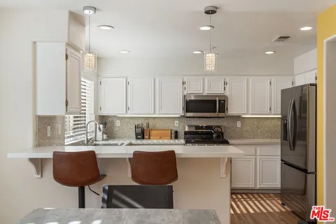 $1,199,999 | 8011 Hannum Avenue, Culver City, CA 90230