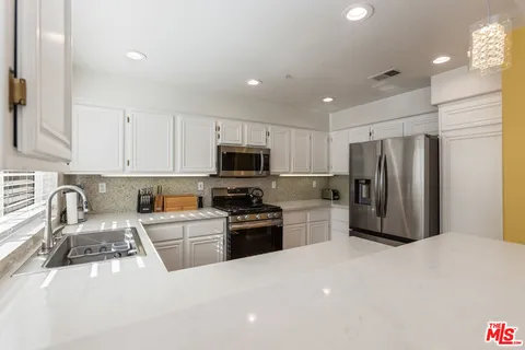 $1,199,999 | 8011 Hannum Avenue, Culver City, CA 90230