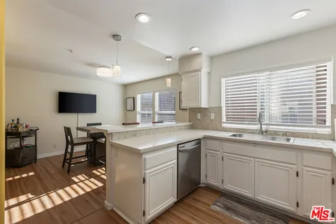 $1,199,999 | 8011 Hannum Avenue, Culver City, CA 90230