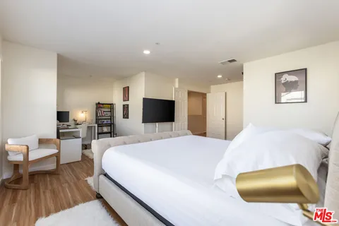 $1,199,999 | 8011 Hannum Avenue, Culver City, CA 90230