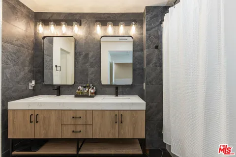 $1,199,999 | 8011 Hannum Avenue, Culver City, CA 90230