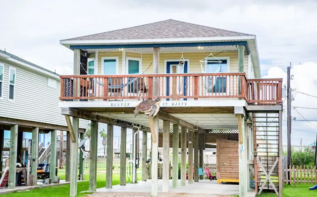 $397,000 | 918 Fort Velasco Drive, Surfside Beach, TX 77541