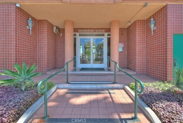 $2,400 | 11410 Brookshire Avenue, Unit 113, Downey, CA 90241