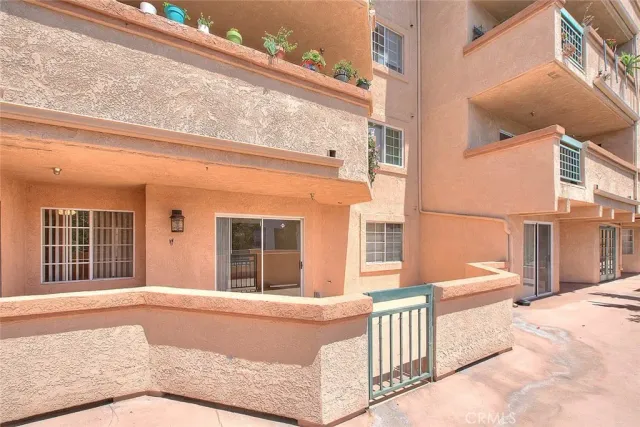 $2,400 | 11410 Brookshire Avenue, Unit 113, Downey, CA 90241