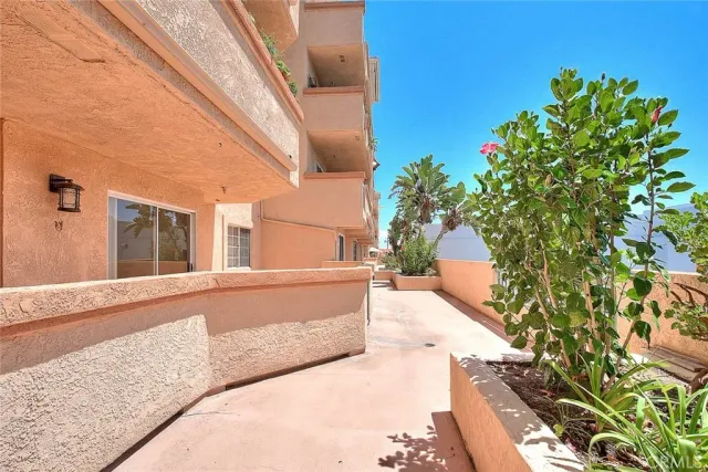 $2,400 | 11410 Brookshire Avenue, Unit 113, Downey, CA 90241