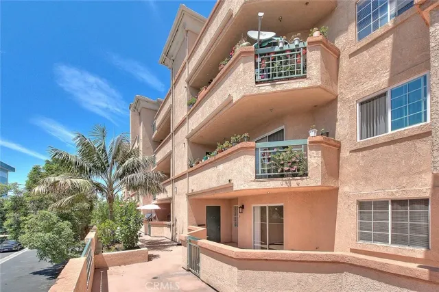 $2,400 | 11410 Brookshire Avenue, Unit 113, Downey, CA 90241