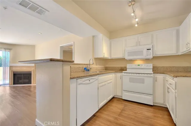 $2,400 | 11410 Brookshire Avenue, Unit 113, Downey, CA 90241