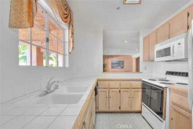 $2,400 | 11410 Brookshire Avenue, Unit 113, Downey, CA 90241