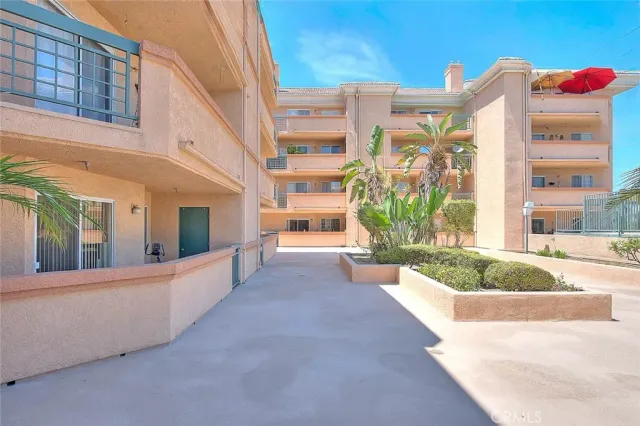 $2,400 | 11410 Brookshire Avenue, Unit 113, Downey, CA 90241