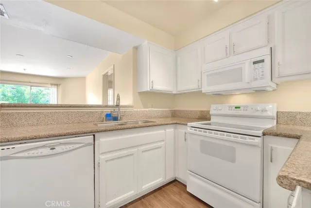 $2,400 | 11410 Brookshire Avenue, Unit 113, Downey, CA 90241