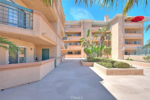 $2,400 | 11410 Brookshire Avenue, Unit 113, Downey, CA 90241