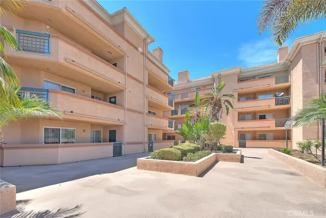 $2,400 | 11410 Brookshire Avenue, Unit 113, Downey, CA 90241