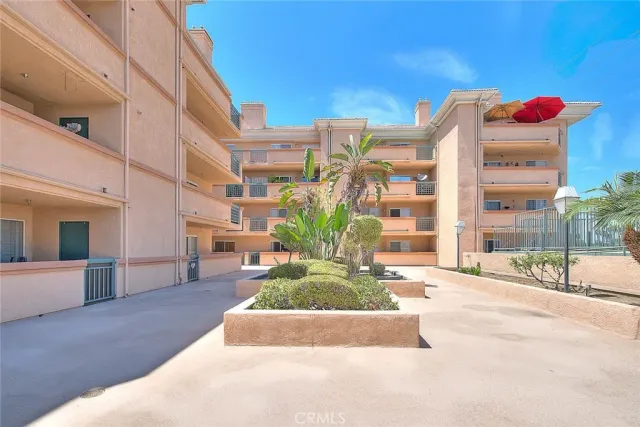 $2,400 | 11410 Brookshire Avenue, Unit 113, Downey, CA 90241