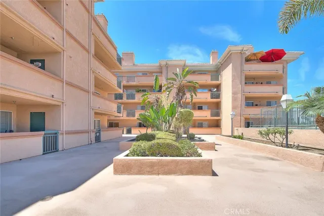 $2,400 | 11410 Brookshire Avenue, Unit 113, Downey, CA 90241