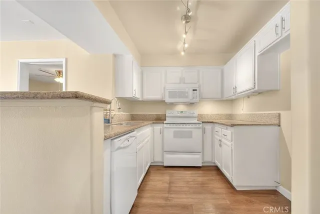 $2,400 | 11410 Brookshire Avenue, Unit 113, Downey, CA 90241