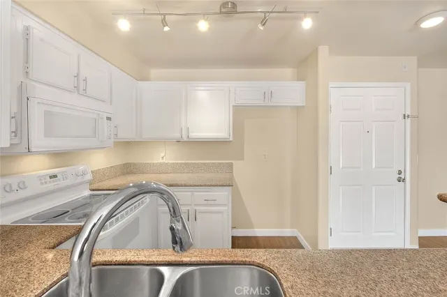 $2,400 | 11410 Brookshire Avenue, Unit 113, Downey, CA 90241