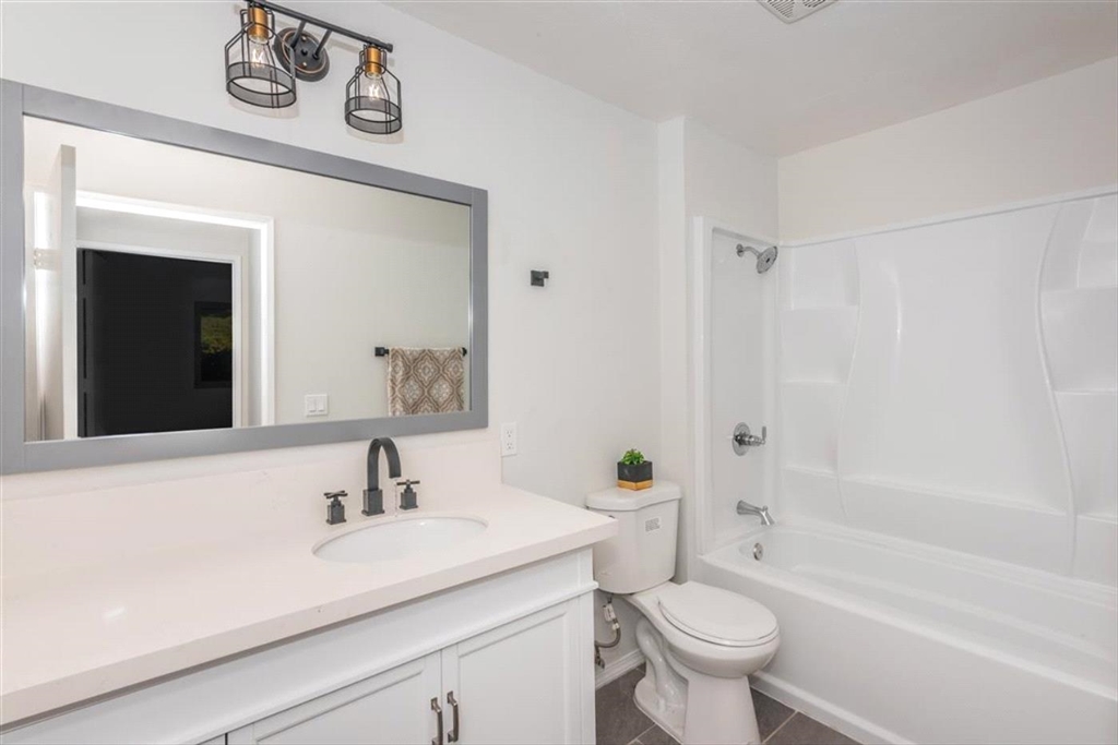 6390 Rancho Mission Road, Unit 203 San Diego, CA 92108 - Photo 8 of 17 Gallery Image 8