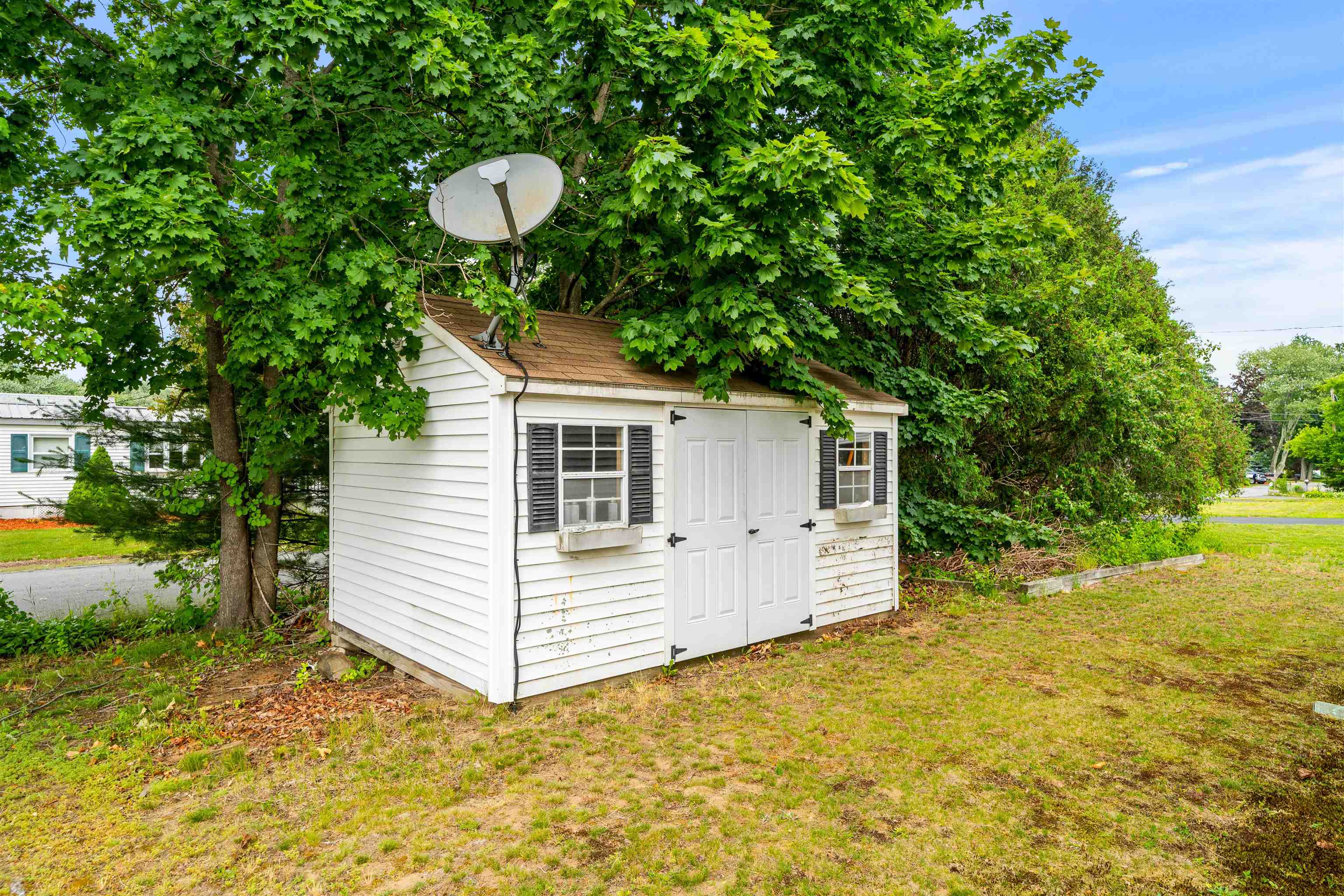 4 Alma Avenue Salem, NH 03079 - Photo 5 of 41