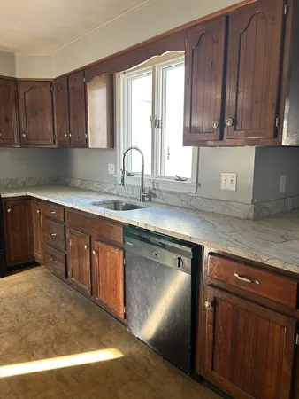$2,400 | 123 East Street, Unit 1, Franklin, MA 02038