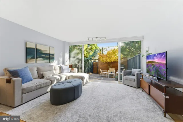 $4,100 | 1378 4th Street Southwest, Washington, DC 20024