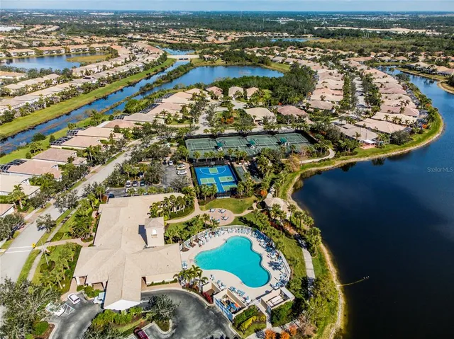 a view of a tennis court