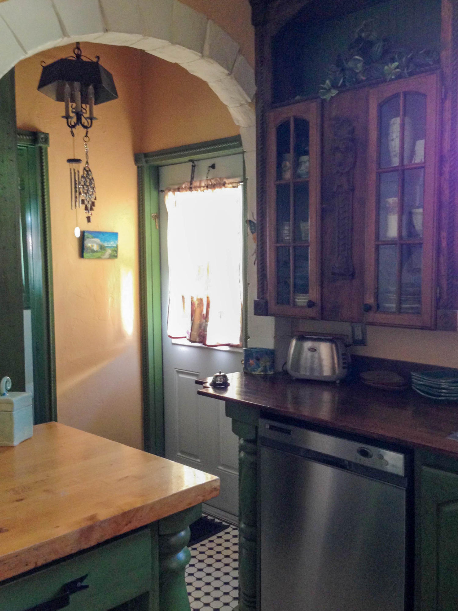 415 Plymouth Road West Palm Beach, FL 33405 - Photo 21 of 47 Kitchen toward the Back Door