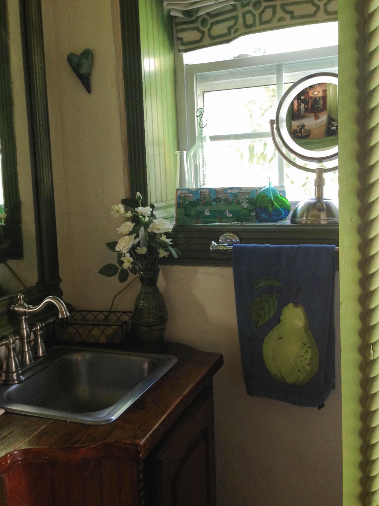 415 Plymouth Road West Palm Beach, FL 33405 - Photo 24 of 47 The half bath aka the TWA