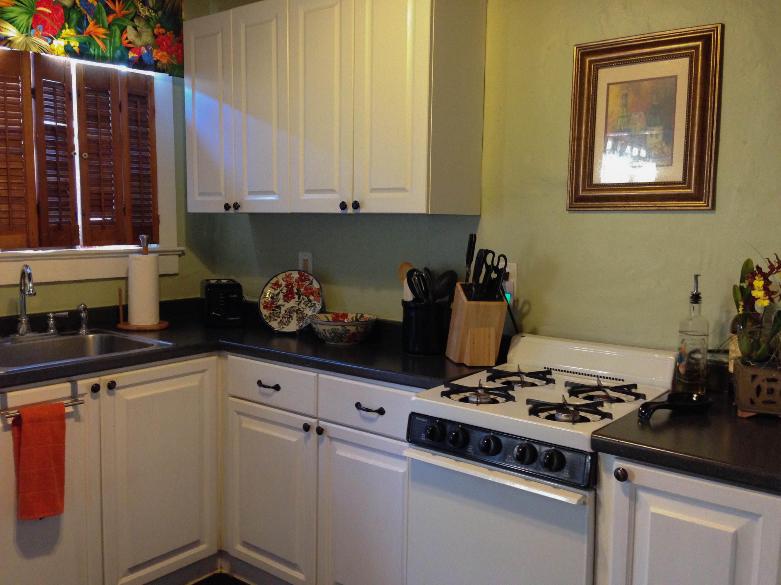 415 Plymouth Road West Palm Beach, FL 33405 - Photo 30 of 47 Cottage Kitchen