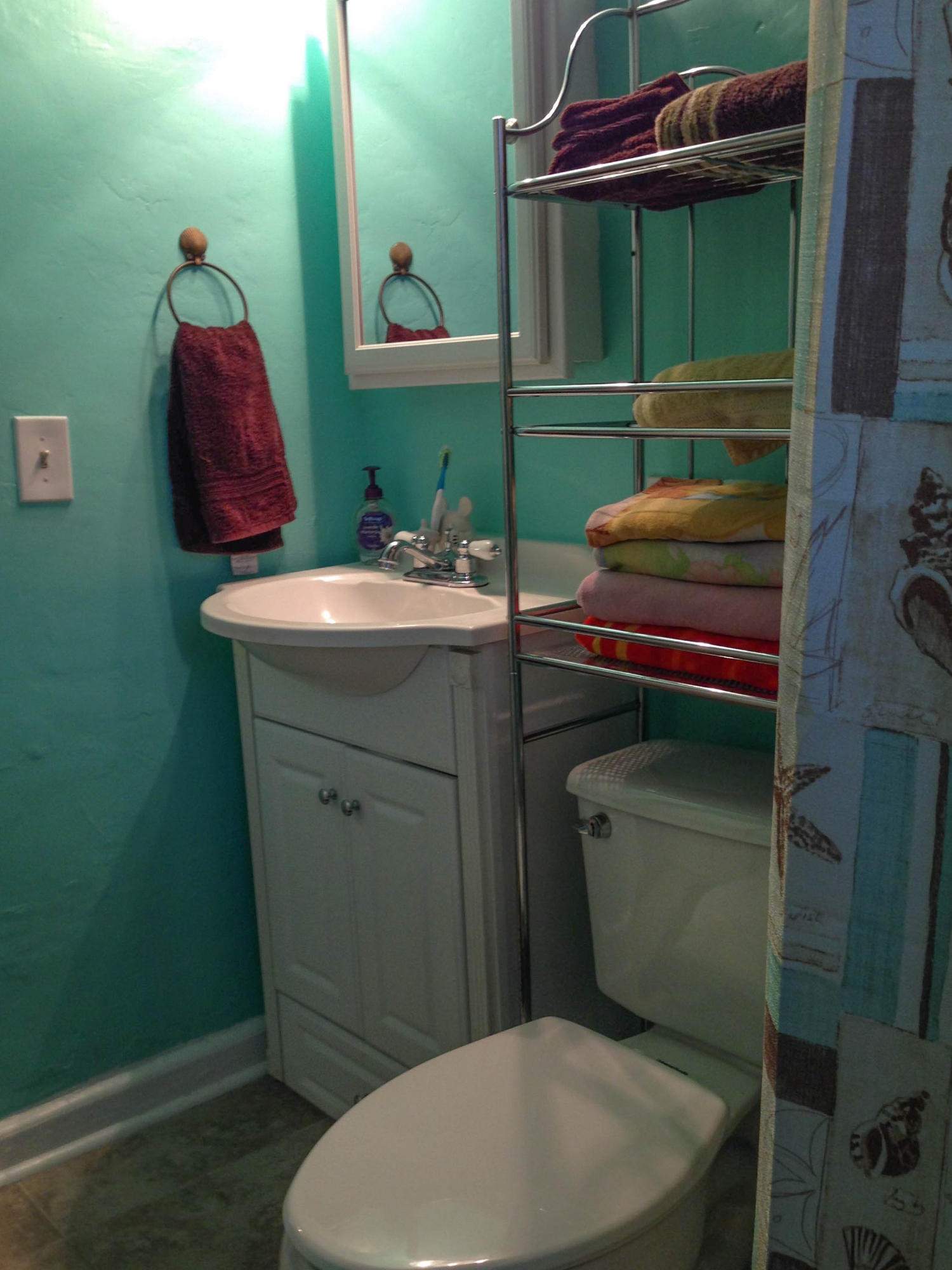 415 Plymouth Road West Palm Beach, FL 33405 - Photo 36 of 47 Cottage Bathroom