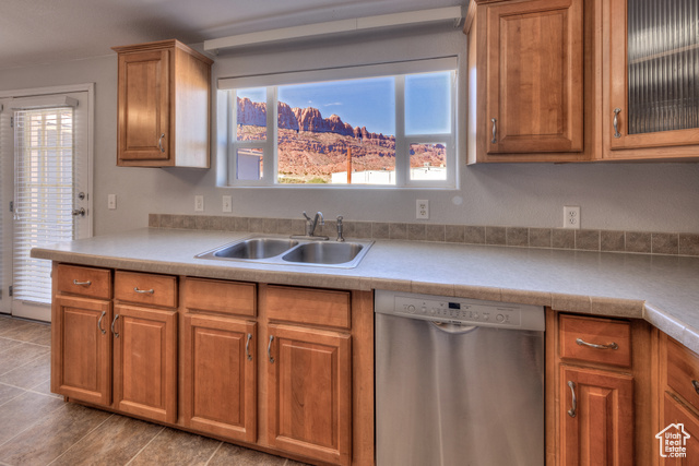 33 Merriam Court Moab, UT 84532 - Photo 12 of 56 Upstairs kitchen - view of Moab Rim