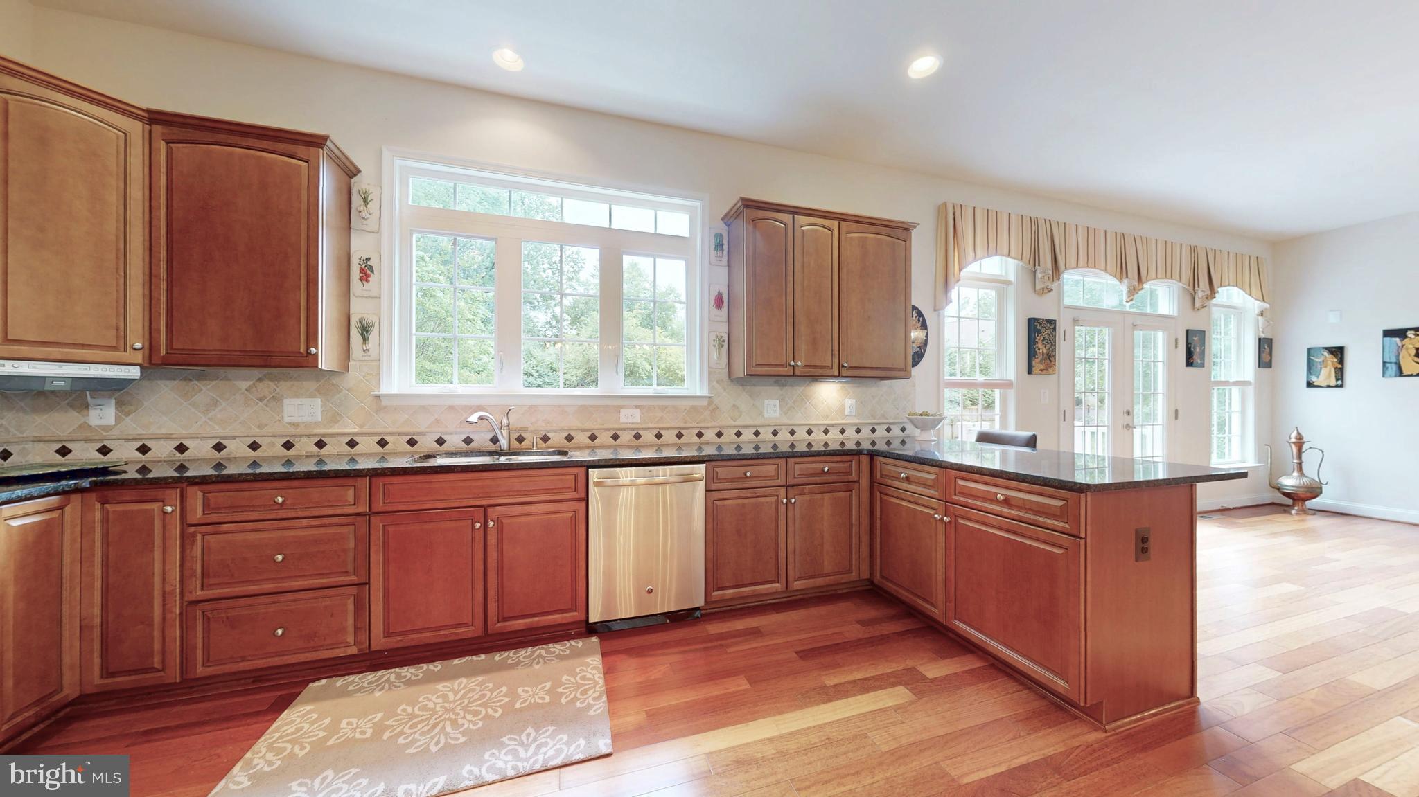 9813 Sunrise Road Vienna, VA 22181 - Photo 23 of 118 Granite and Stainless