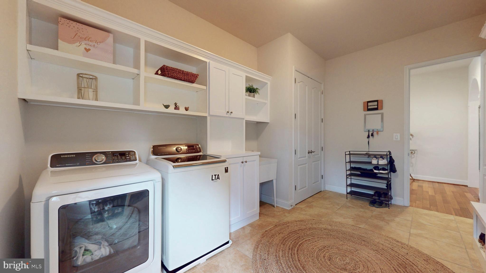 9813 Sunrise Road Vienna, VA 22181 - Photo 40 of 118 Large Laundry / Mud Room