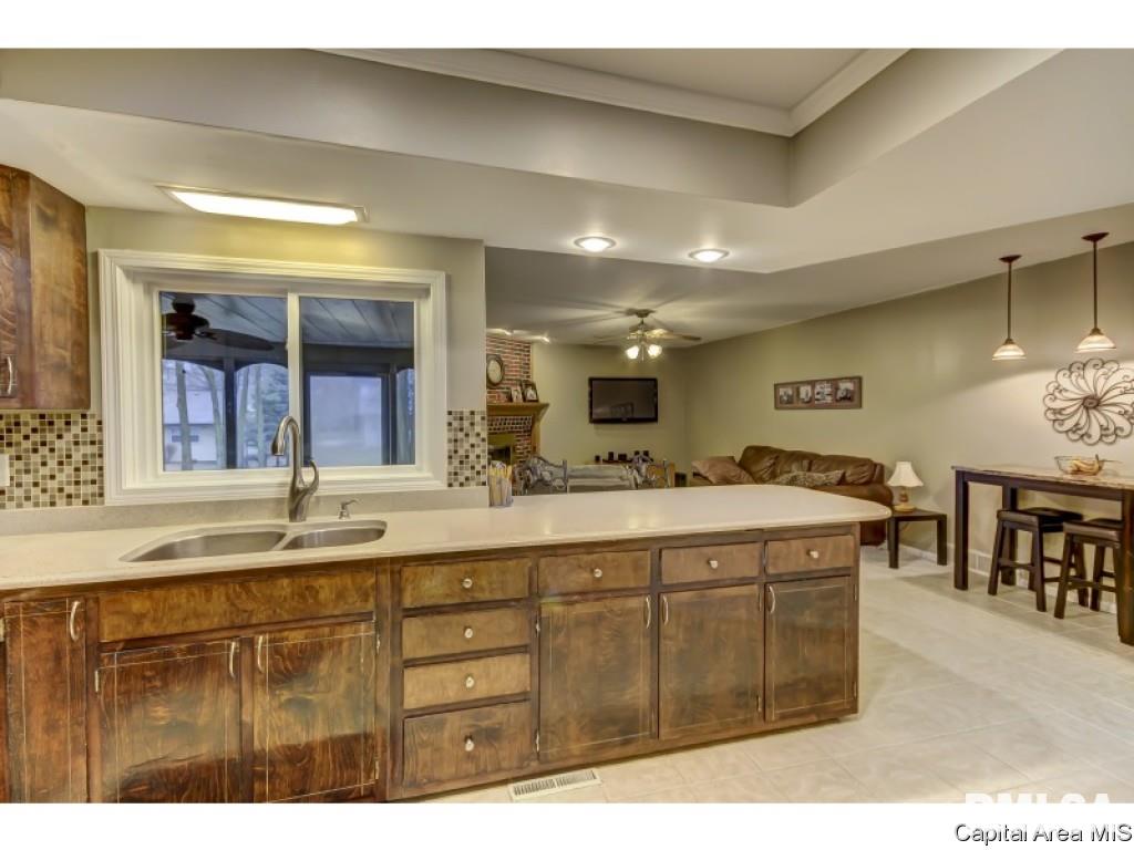 52 Axline Road Chatham, IL 62629 - Photo 13 of 36 Gallery Image 13