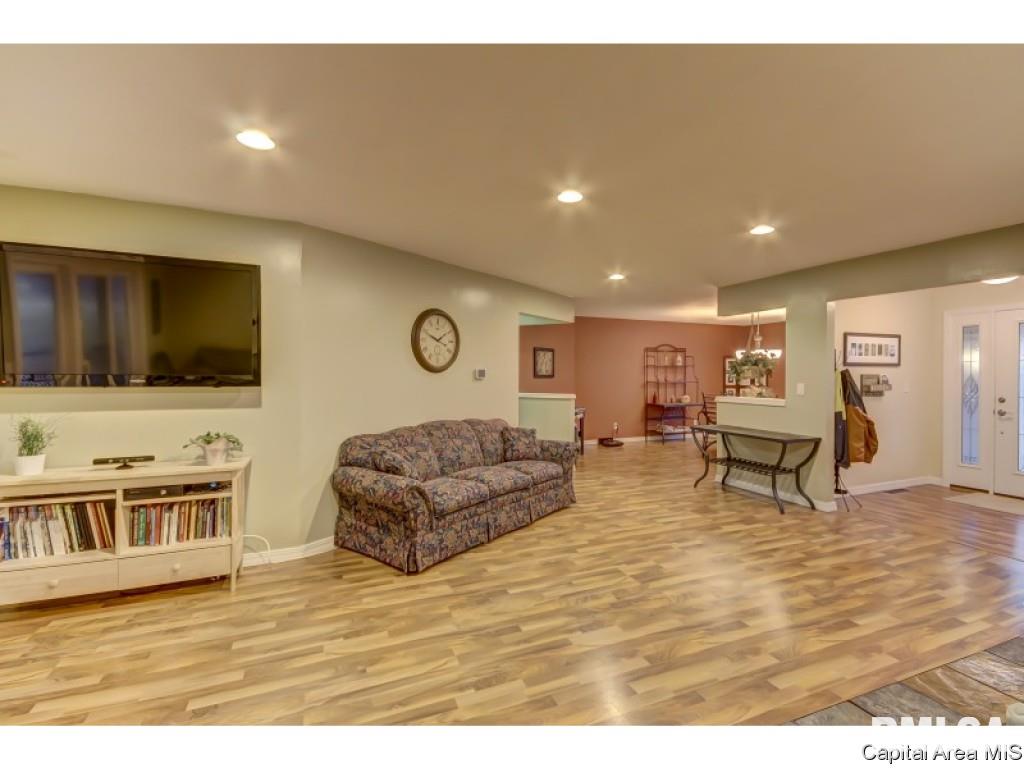 52 Axline Road Chatham, IL 62629 - Photo 4 of 36 Gallery Image 4