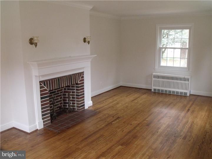 42 Evans Avenue Sinking Spring, PA 19608 - Photo 8 of 25 Living Room