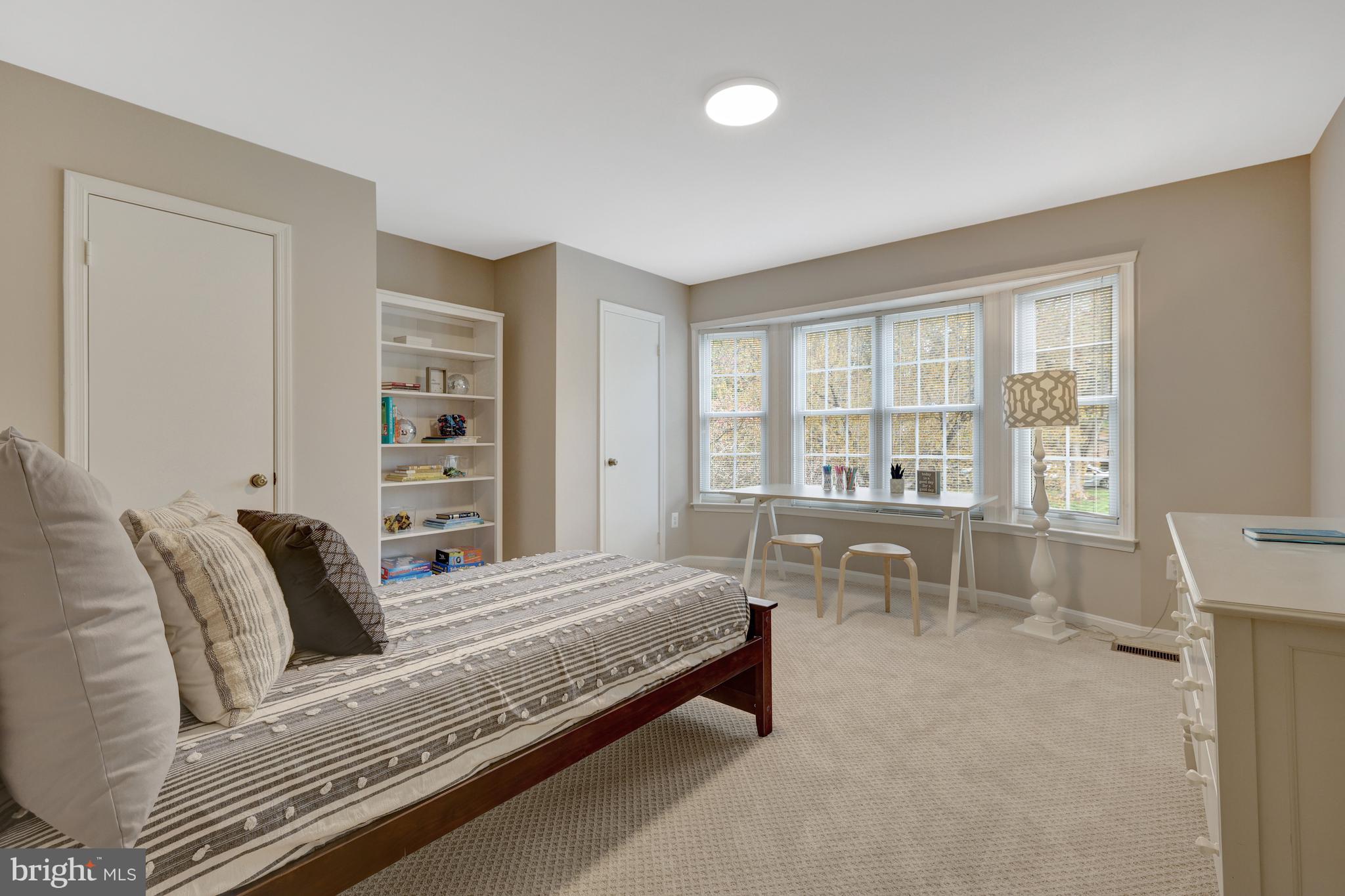 1215 Bishopsgate Way Reston, VA 20194 - Photo 22 of 41 a bedroom with a bed and a large window