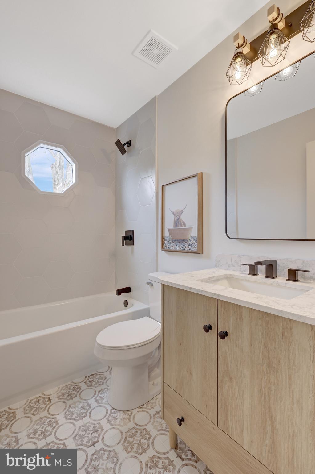 1215 Bishopsgate Way Reston, VA 20194 - Photo 25 of 41 a bathroom with a toilet a sink a mirror and a bathtub