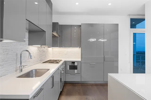 a picture of a bench in front of a building