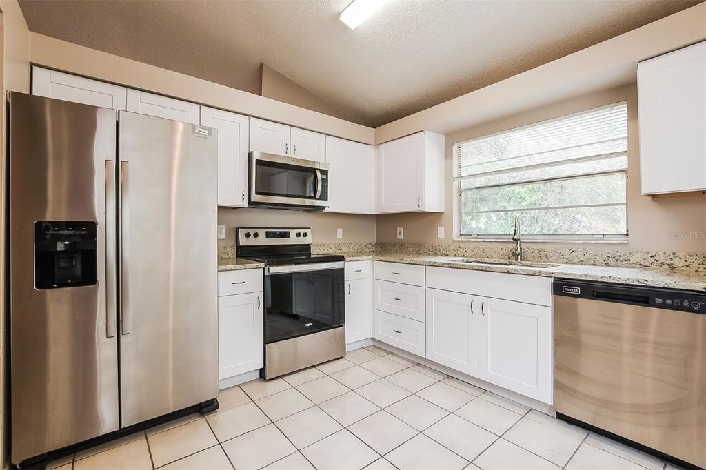 337 Mantis Loop Apopka, FL 32703 - Photo 7 of 16